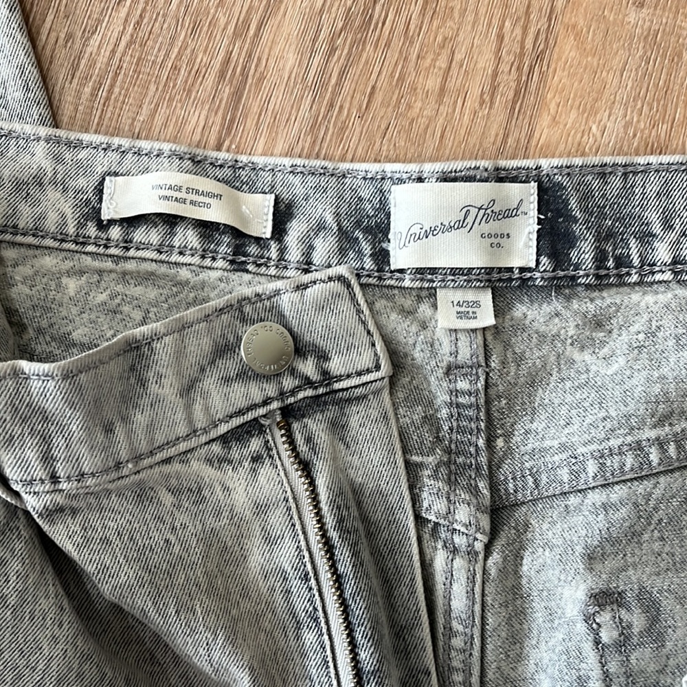 Universal Threads | Acid Wash Vintage Straight Leg Jeans - Picture 4 of 6